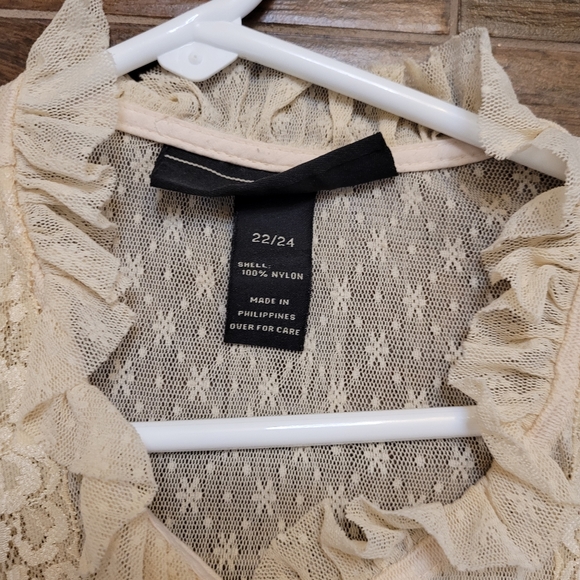 Lace ruffle shirt - Picture 2 of 2